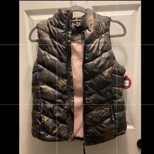 NWT Khol’s SO Camo Puffer Vest Size Small